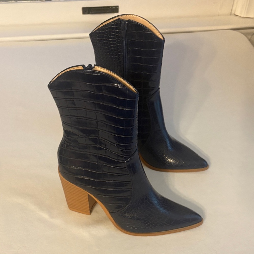 Elegant Navy Croc Like Embossed Ankle Boots - Size 6